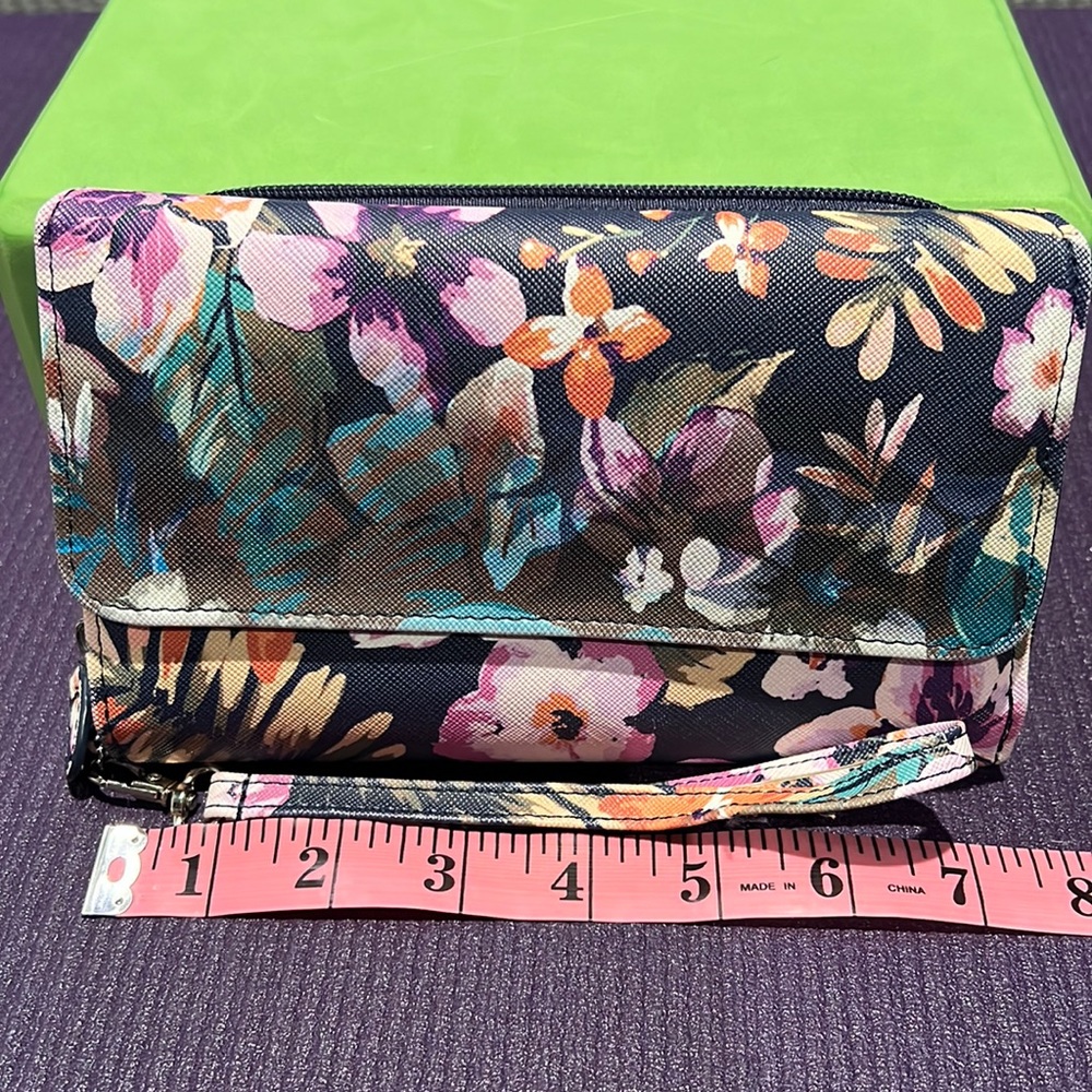 Floral wallet / wristlet with tons of pockets